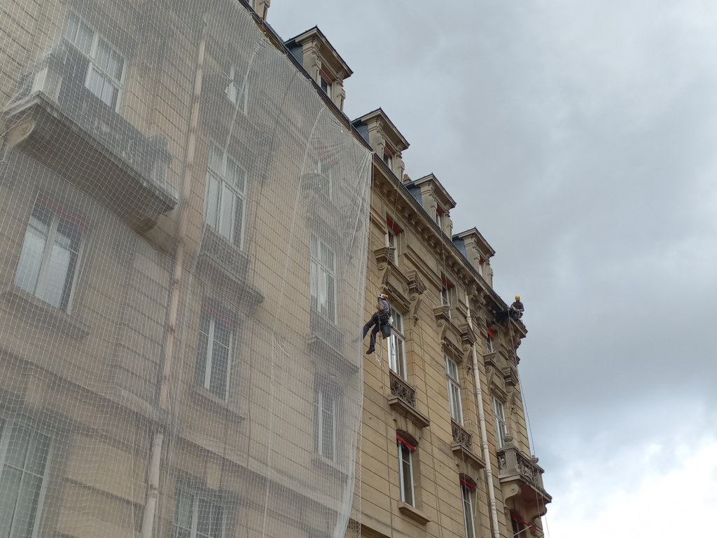 Pose de filet de sécurité sur Hôtel de ville de Colombes